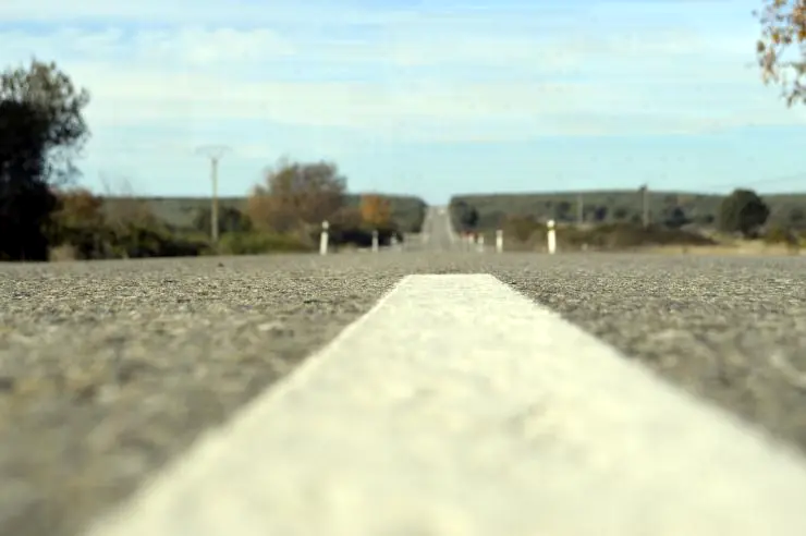 La Dama de Blanco en el Tramo de la Muerte: Misterio en la Carretera EX-370