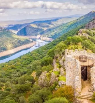 El Castillo de Monfragüe: Una Joya Medieval con Vistas Espectaculares en Cáceres