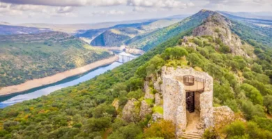 El Castillo de Monfragüe: Una Joya Medieval con Vistas Espectaculares en Cáceres