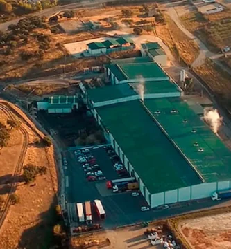 Trabajador de 61 años gravemente herido tras accidente con cinta transportadora en Casas del Monte