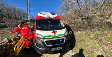 Un hombre de 55 años falleció mientras realizaba la Ruta del Emperador en La Vera. Descubre los detalles del trágico suceso y las acciones de los sanitarios que intentaron salvarle.
