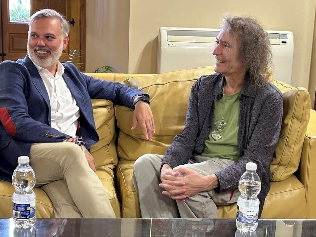 Robe Vuelve a la Escena: Reaparición en Plasencia y Nuevos Proyectos Culturales