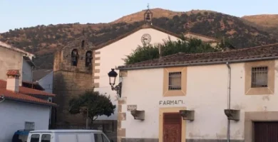 La Jarilla busca una familia para gestionar el bar. la tienda y el centro de día (con casa gratis incluida)